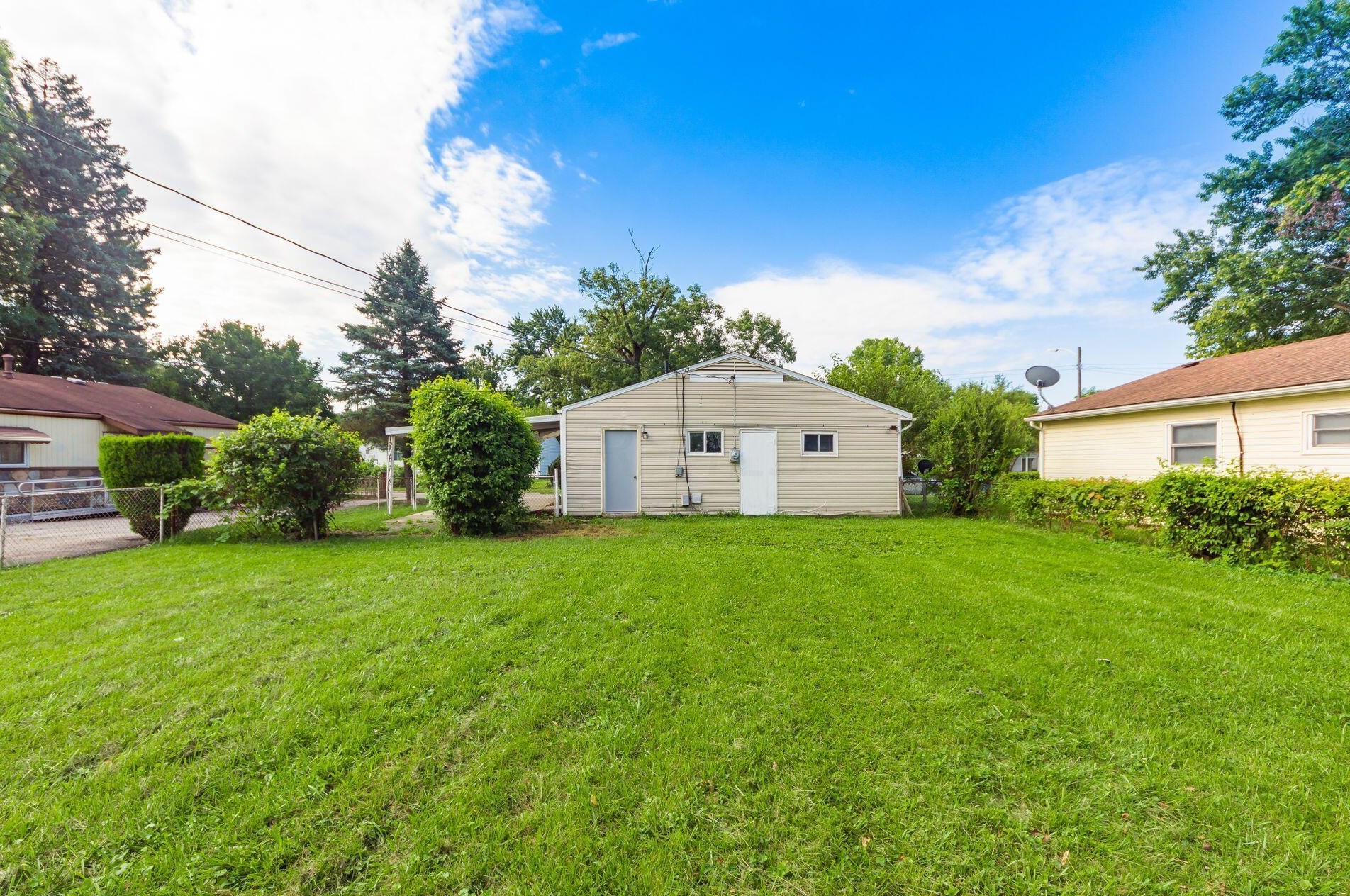 1382 Southfield Dr, Columbus OH 43207-3345 exterior