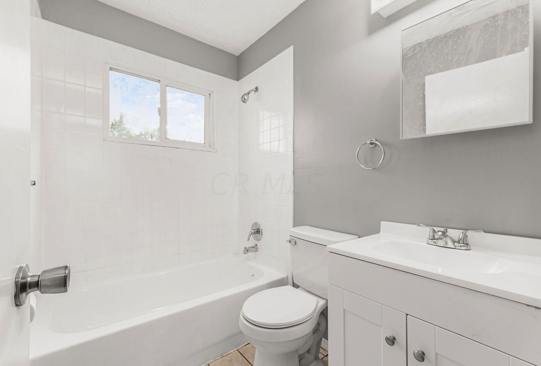 1382 Southfield Dr, Columbus OH 43207-3345 exterior