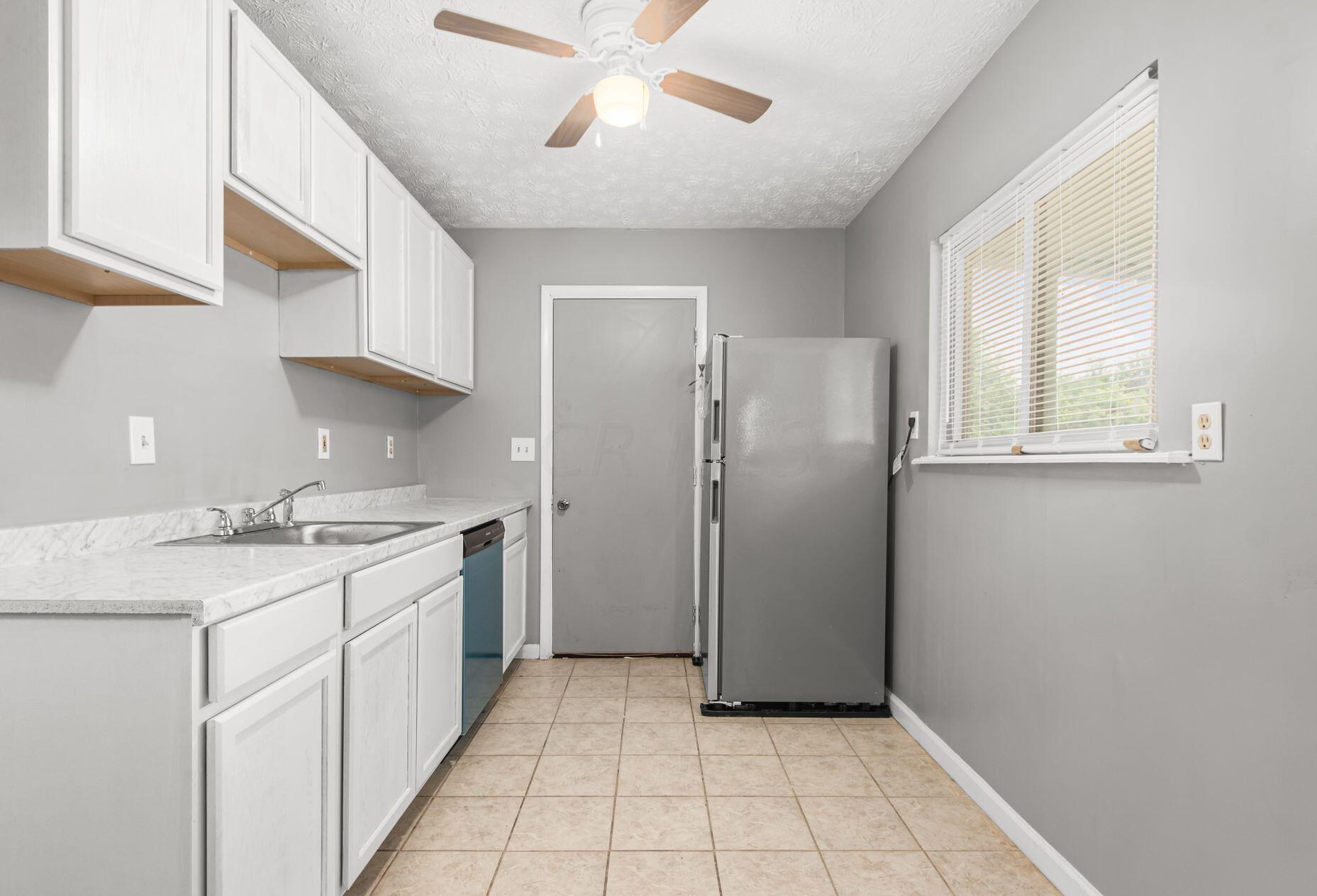 1382 Southfield Dr, Columbus OH 43207-3345 exterior