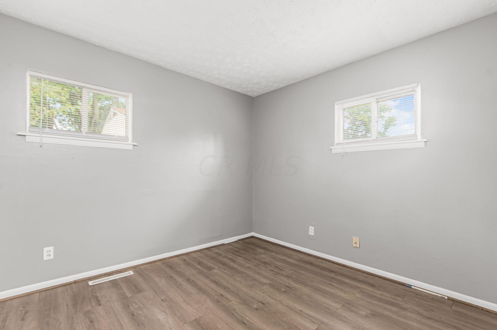 1382 Southfield Dr, Columbus OH 43207-3345 exterior