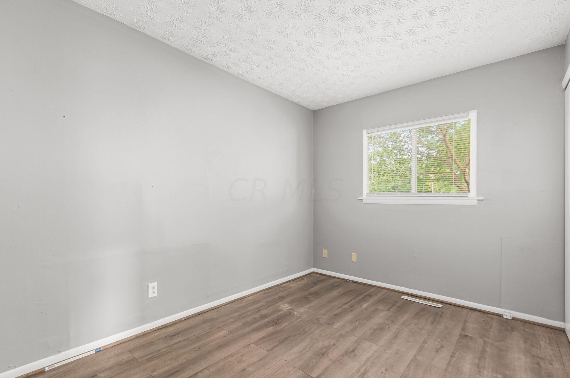 1382 Southfield Dr, Columbus OH 43207-3345 exterior