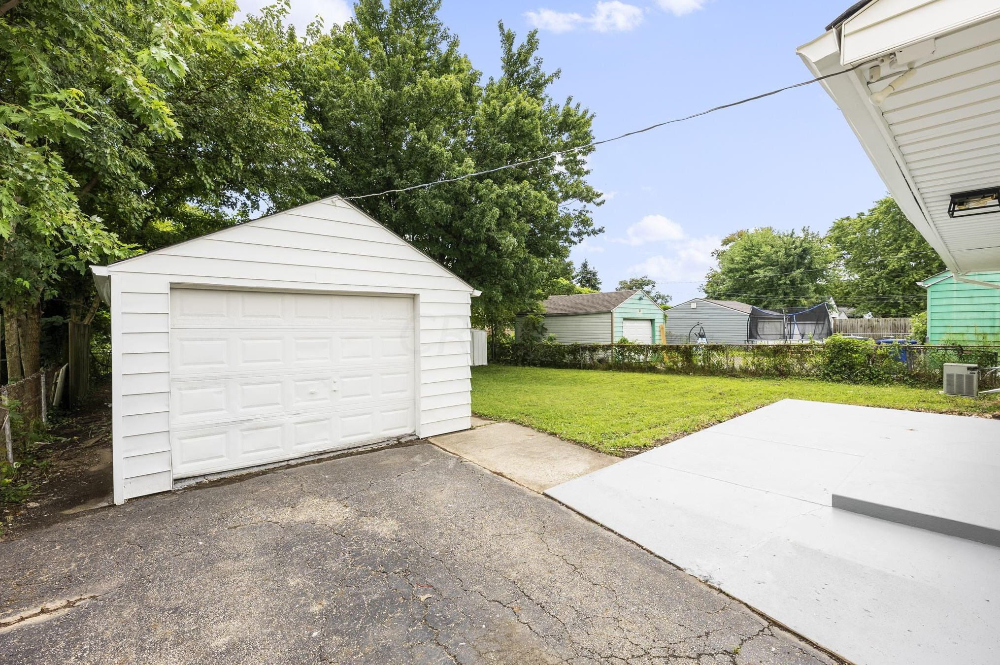 1022 James Rd, Columbus OH  43227-1072 exterior