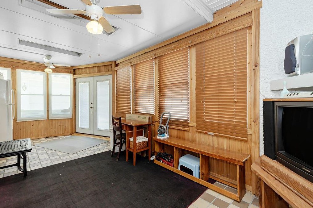 5820 Riverton Rd, Columbus OH 43232-1650 exterior