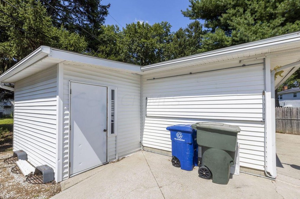 5820 Riverton Rd, Columbus OH 43232-1650 exterior