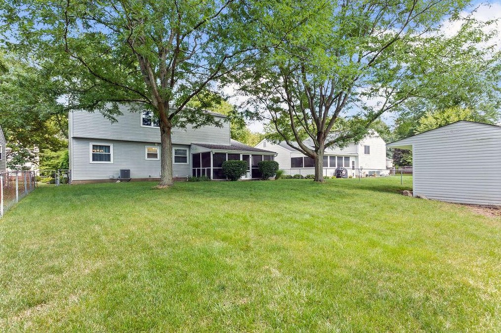 2157 Grn Is Dr, Columbus OH 43228-9433 exterior