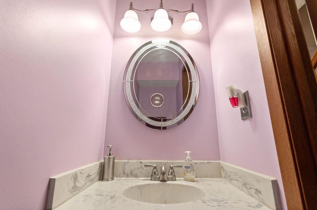 2157 Grn Is Dr, Columbus OH 43228-9433 exterior