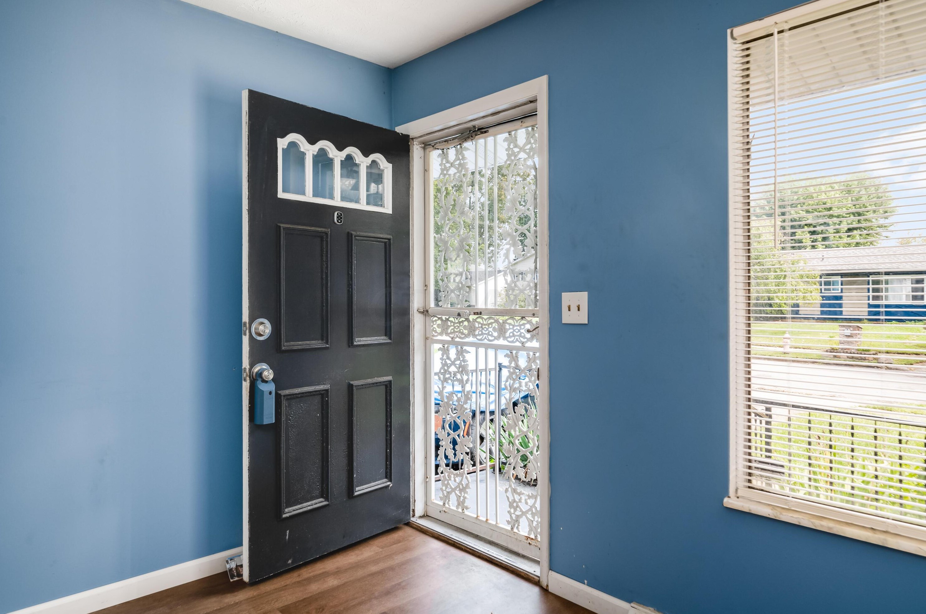 2141 Cornell St, Columbus OH  43219-3518 exterior