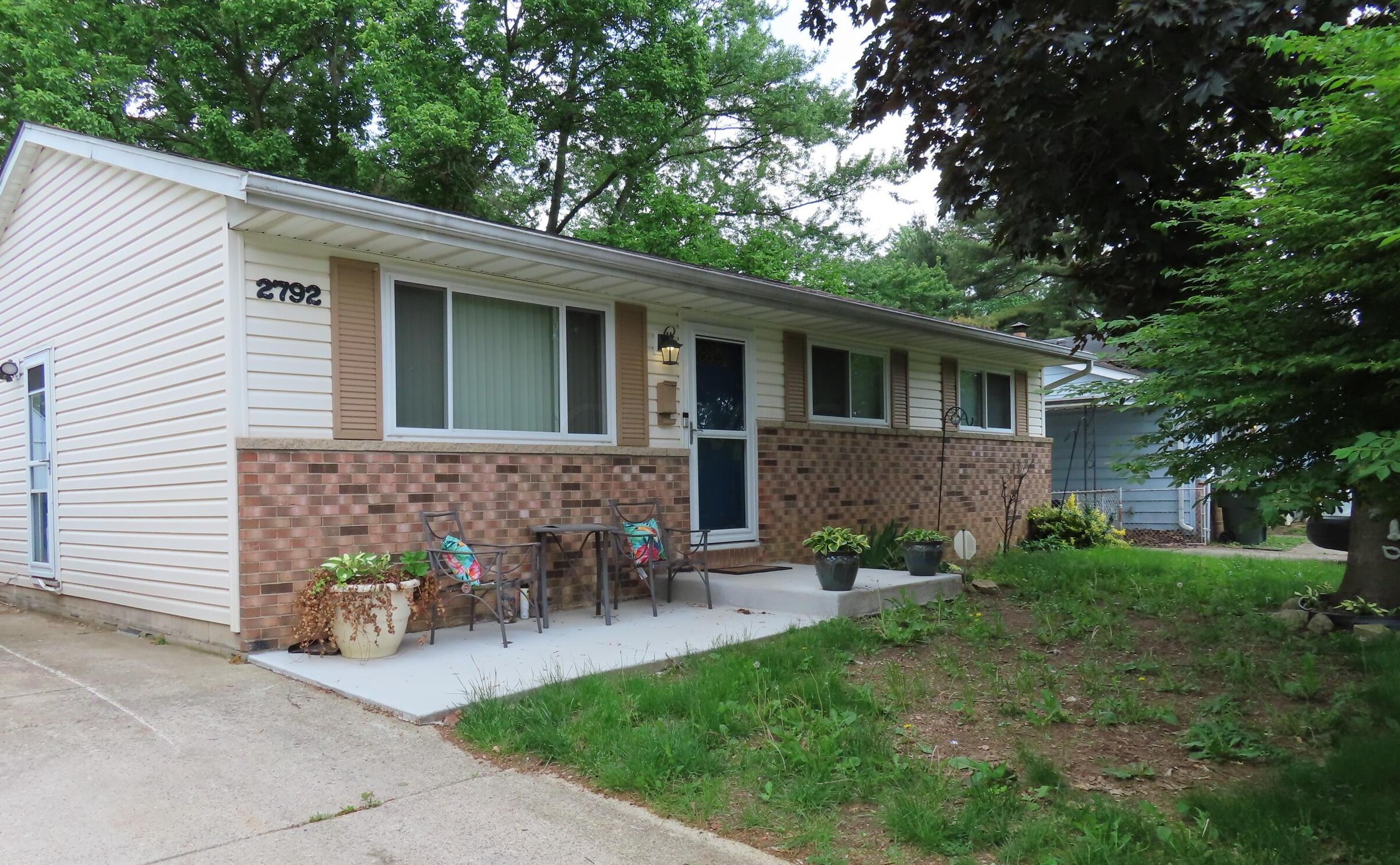 2792 Glenbriar St, Columbus OH 43232-4674 exterior