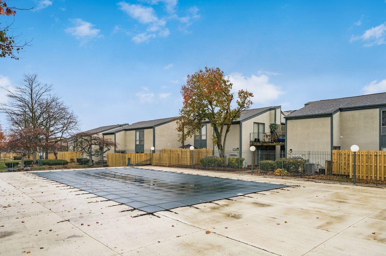 1030 Galliton Ct, Columbus OH 43220-3561 exterior