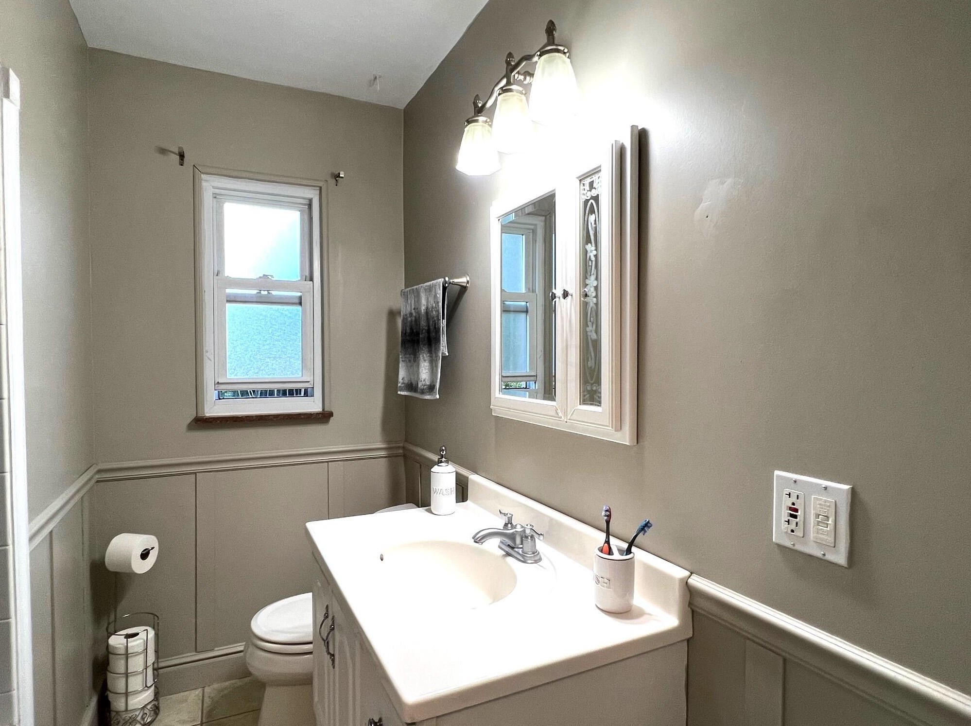 1088 Lenore Ave, Columbus OH 43224-3354 exterior