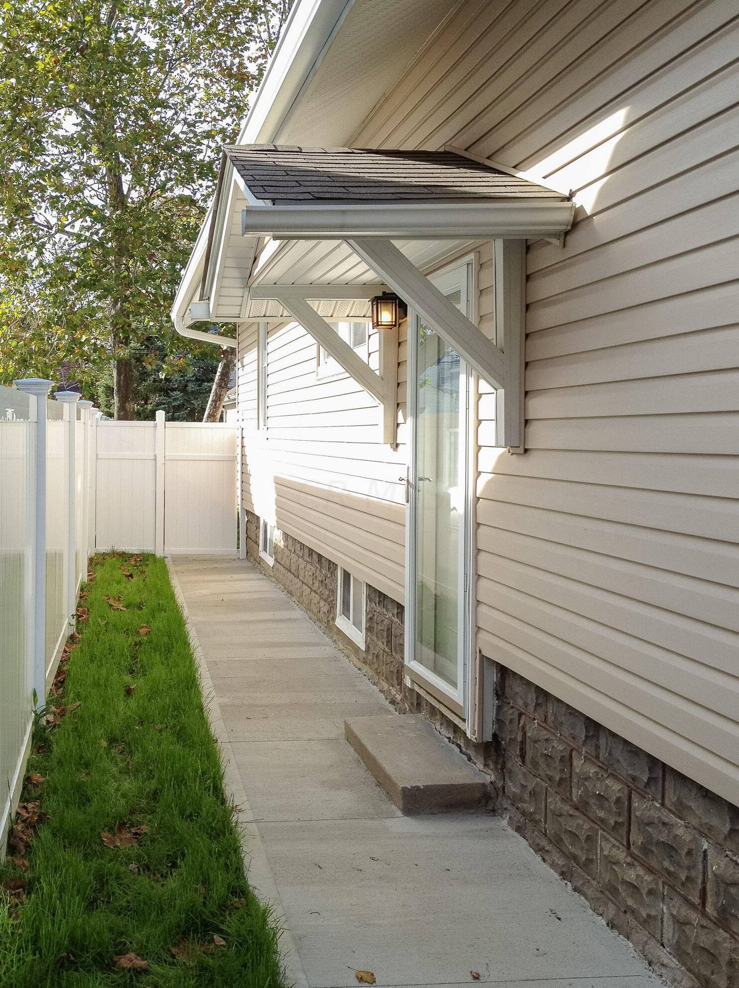 697 Grandon Ave, Columbus OH 43209-2528 exterior