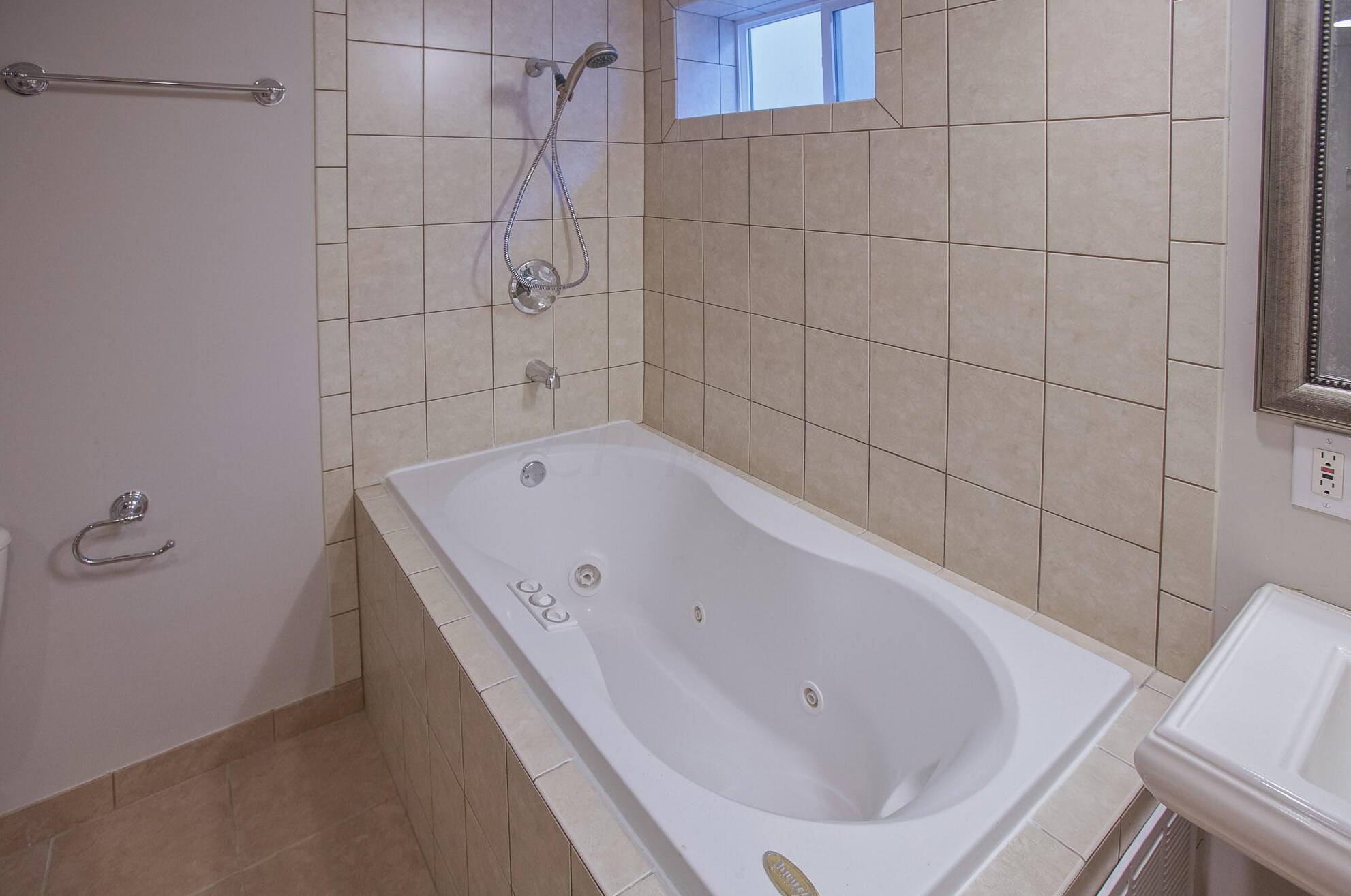 697 Grandon Ave, Columbus OH 43209-2528 exterior