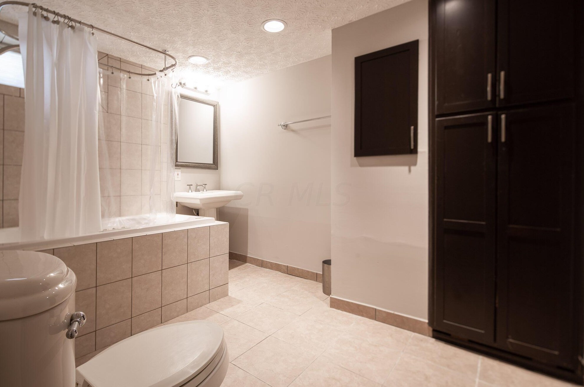 697 Grandon Ave, Columbus OH 43209-2528 exterior