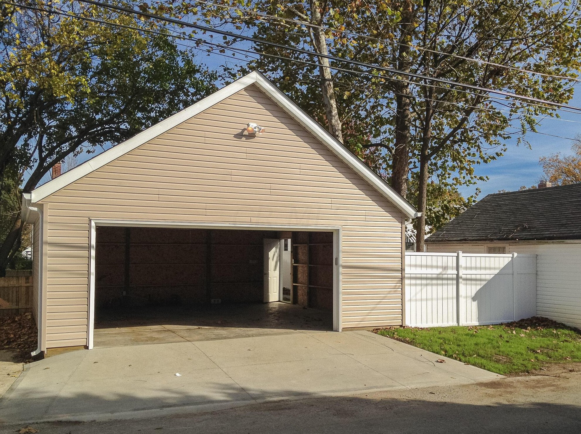 697 Grandon Ave, Columbus OH 43209-2528 exterior