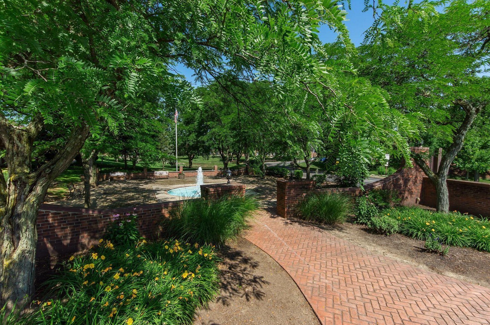 484 Clairbrook Ave, Columbus OH 43228-2536 exterior