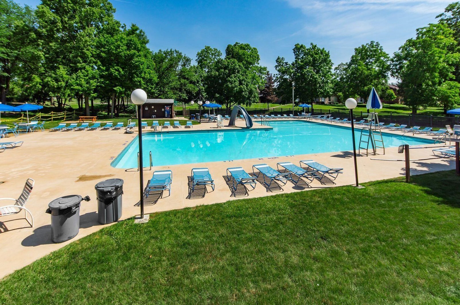 484 Clairbrook Ave, Columbus OH 43228-2536 exterior