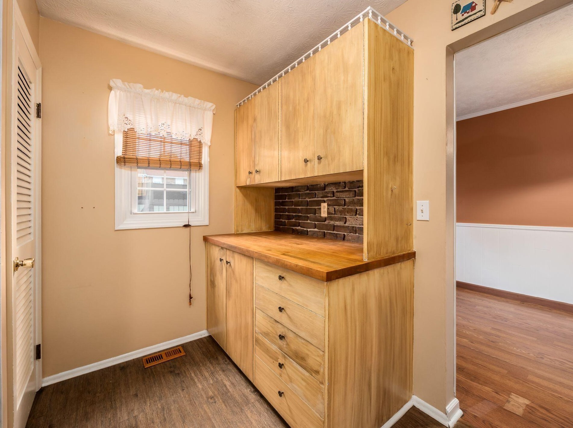 484 Clairbrook Ave, Columbus OH 43228-2536 exterior