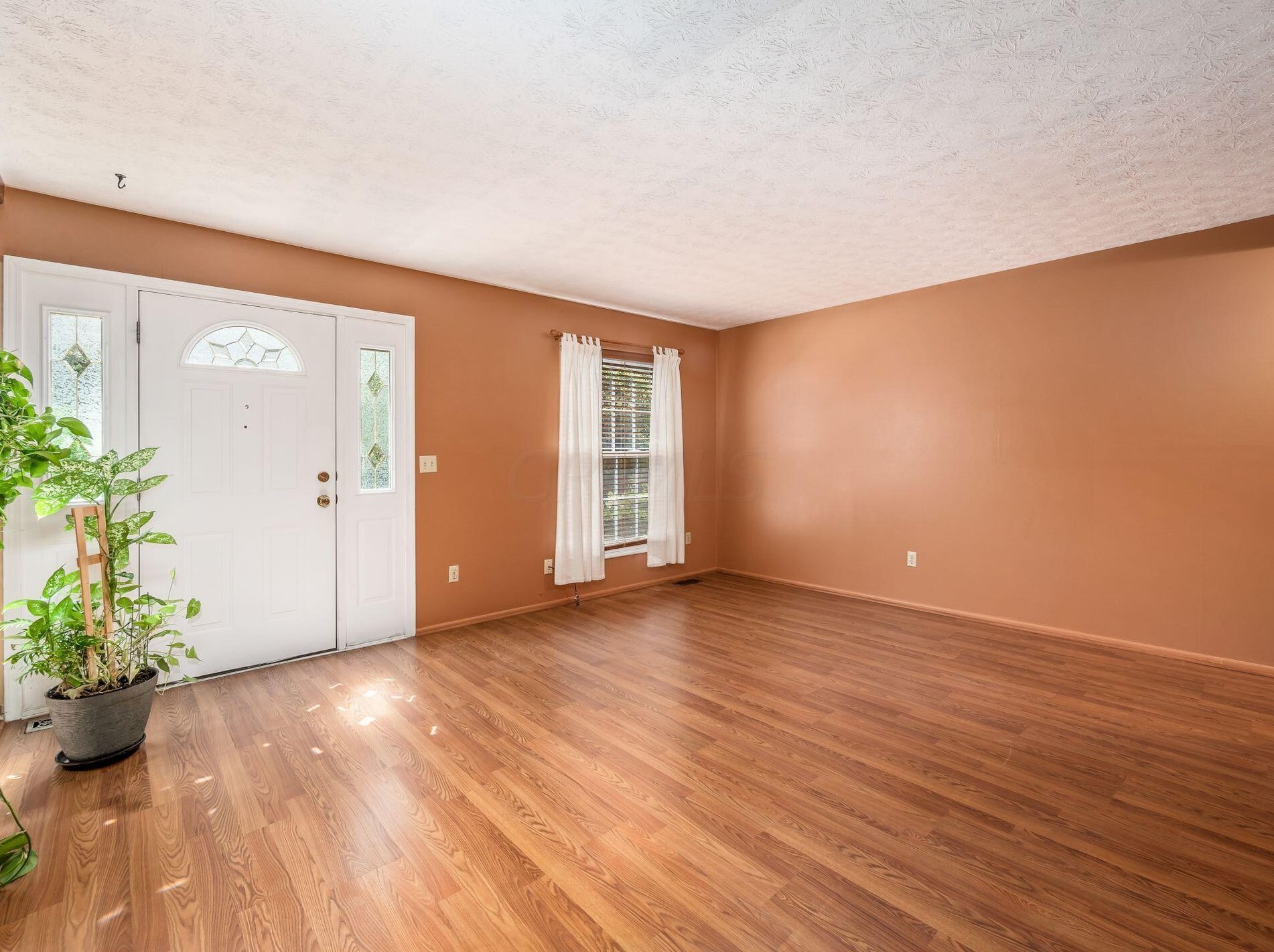 484 Clairbrook Ave, Columbus OH 43228-2536 exterior