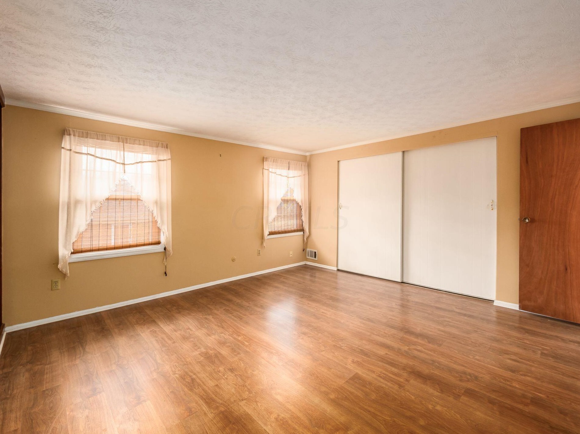 484 Clairbrook Ave, Columbus OH 43228-2536 exterior