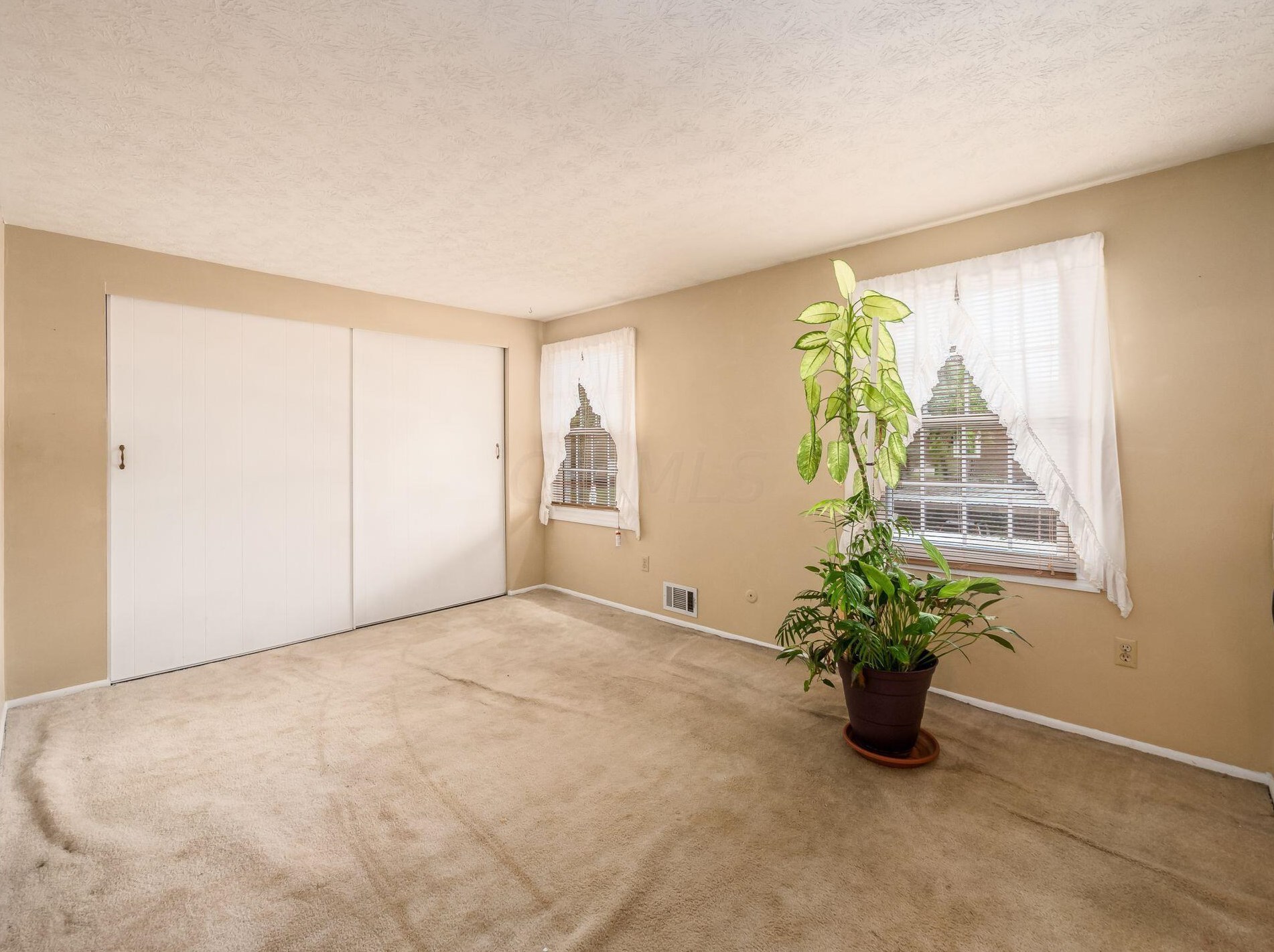 484 Clairbrook Ave, Columbus OH 43228-2536 exterior