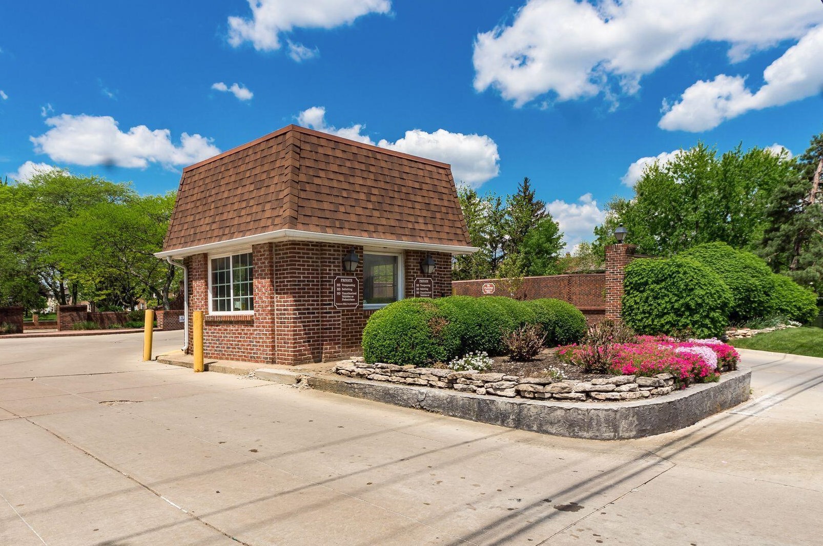 484 Clairbrook Ave, Columbus OH 43228-2536 exterior