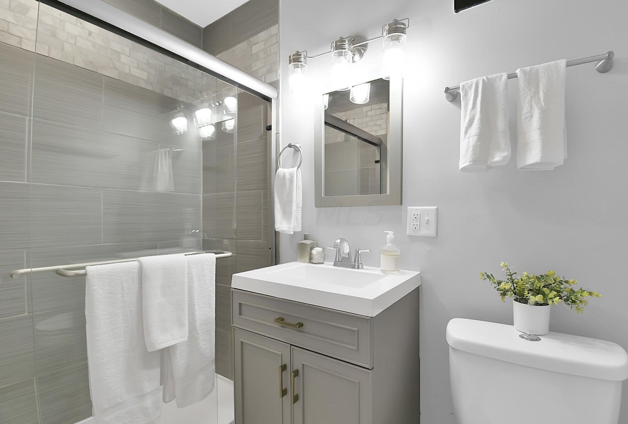 1199 Lockbourne Rd, Columbus OH  43206-3238 exterior