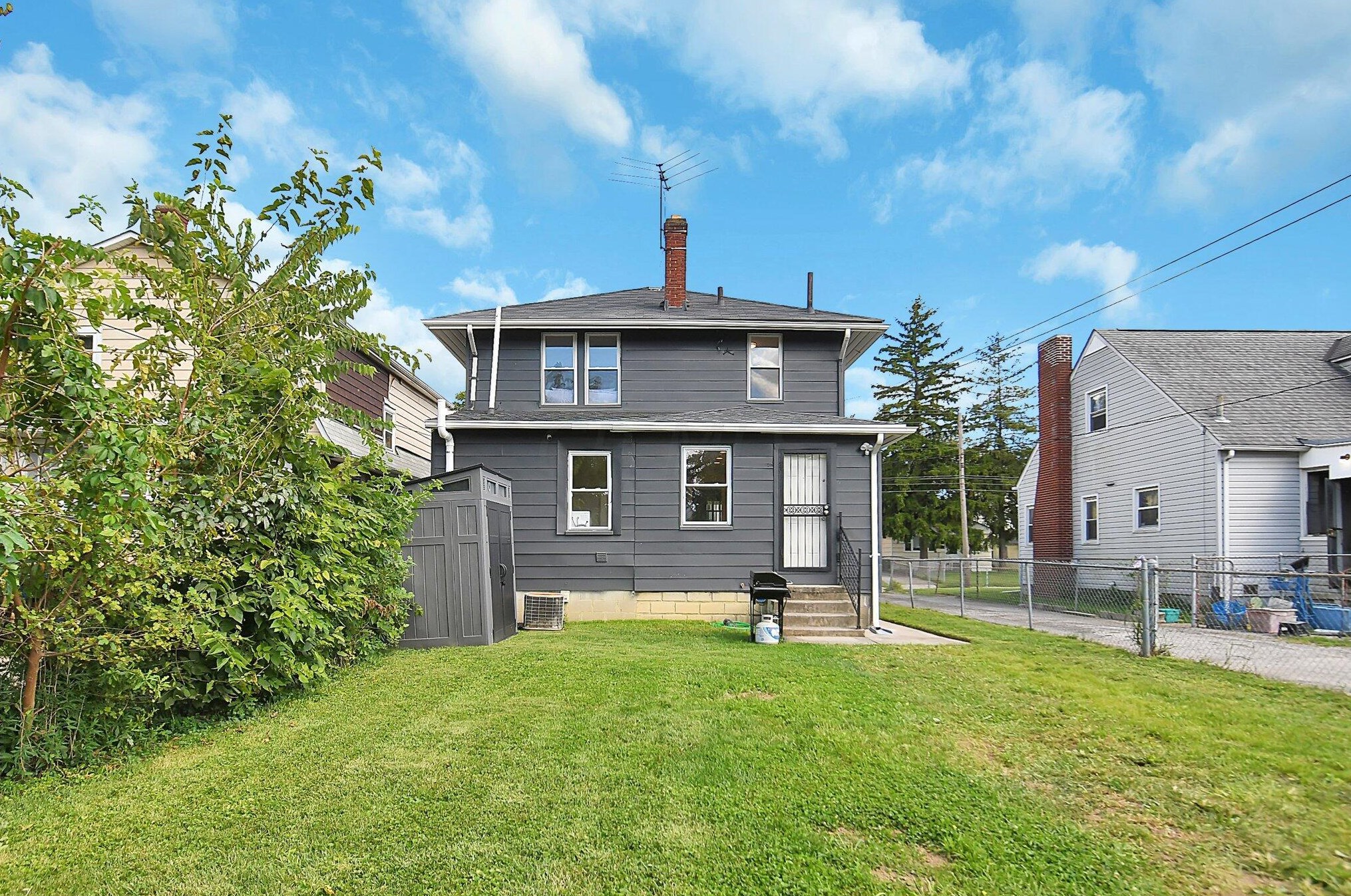 1199 Lockbourne Rd, Columbus OH  43206-3238 exterior