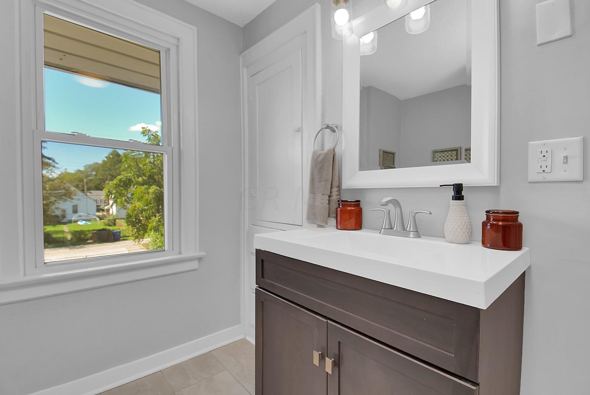 1199 Lockbourne Rd, Columbus OH  43206-3238 exterior