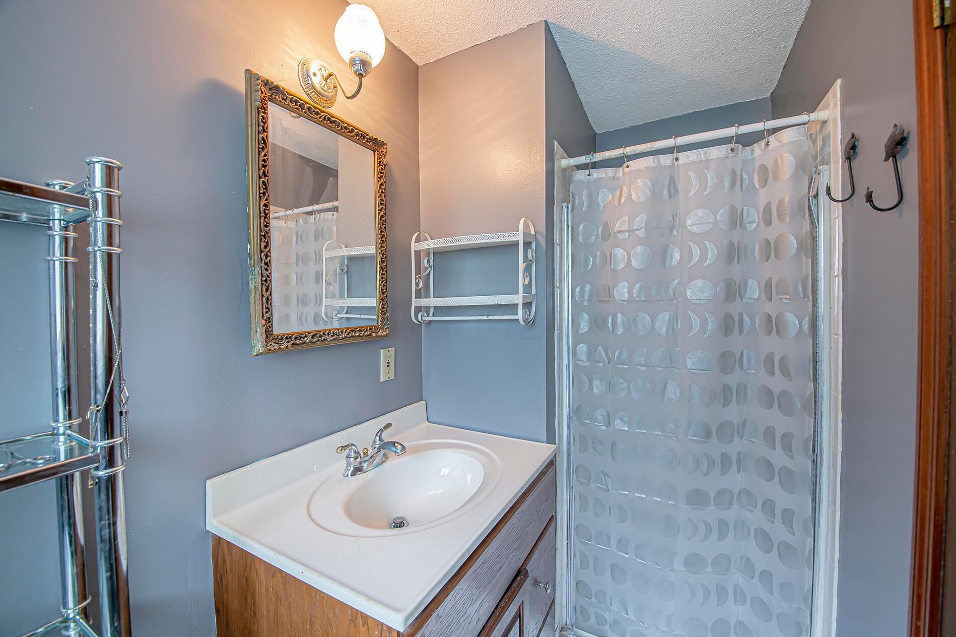 180 Landover Rd, Columbus OH 43230-3130 exterior