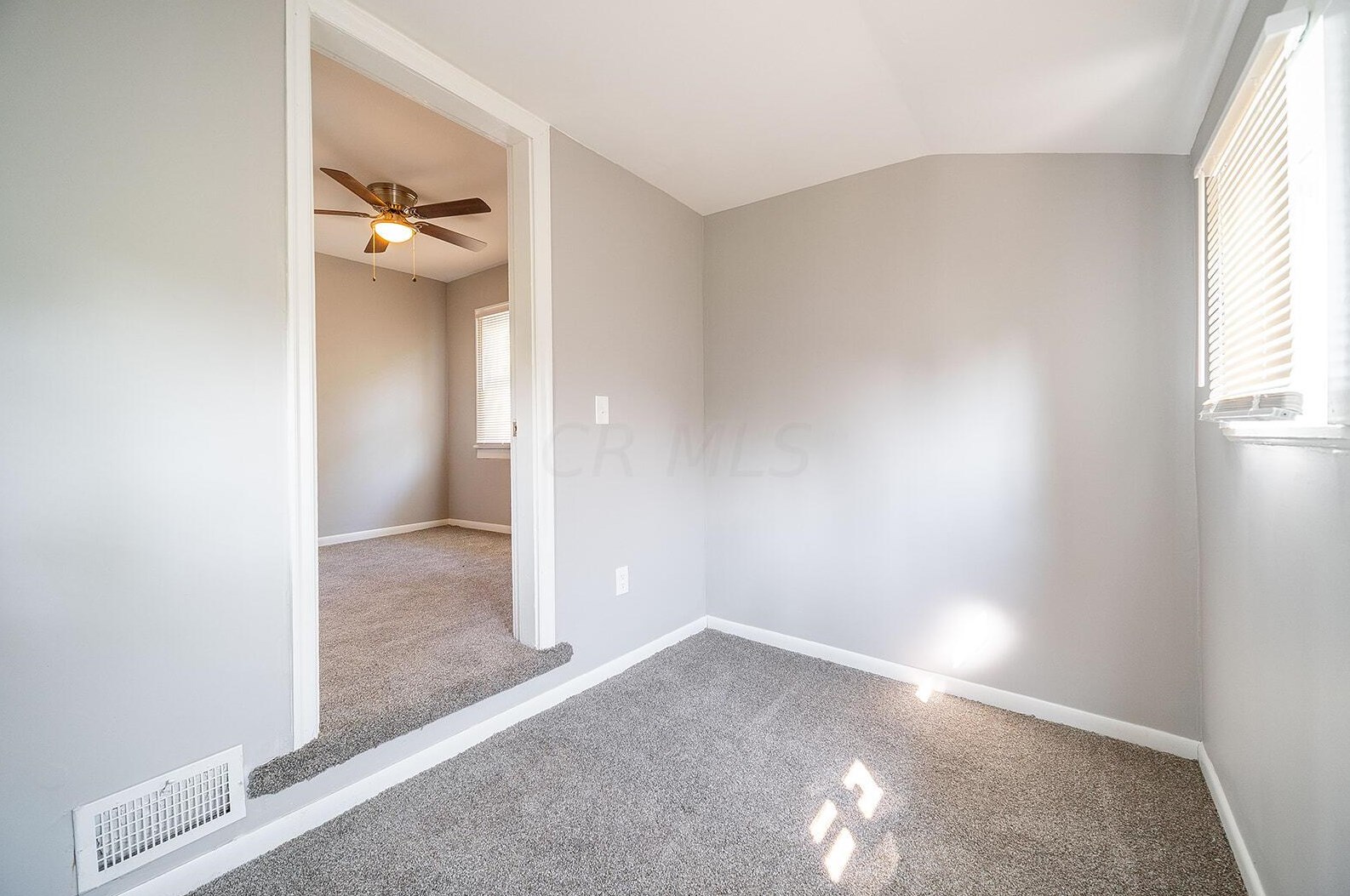 98 Oakley Ave, Columbus OH  43204-3214 exterior