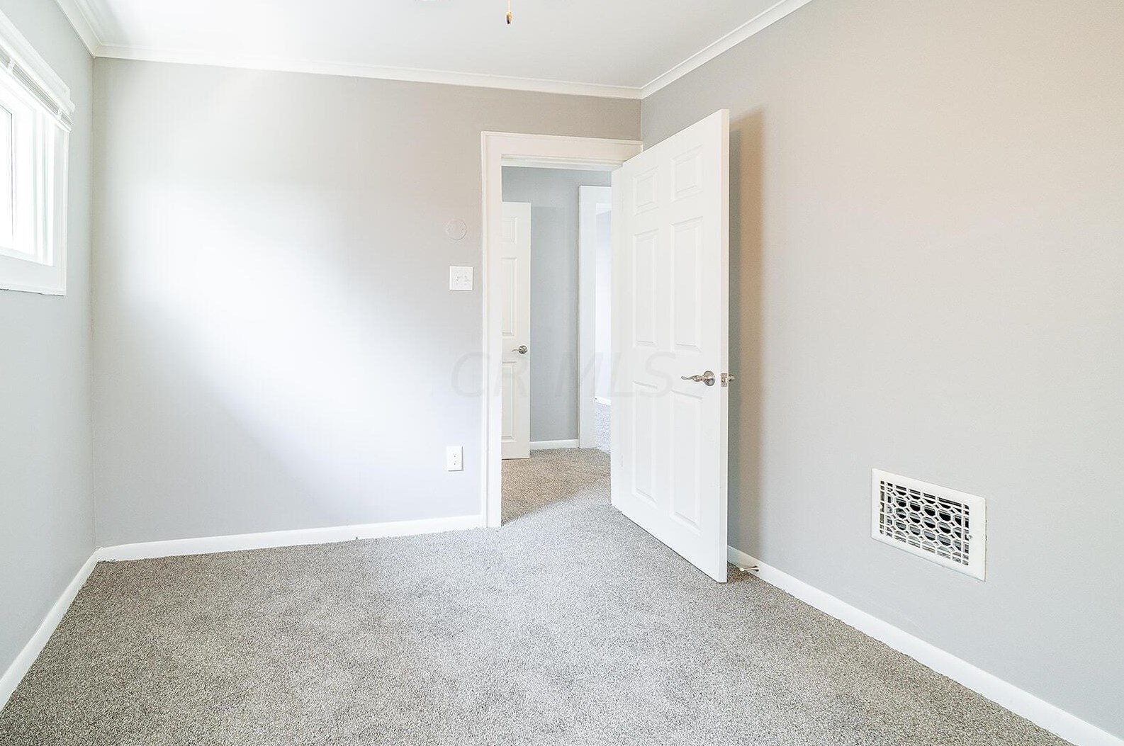 98 Oakley Ave, Columbus OH  43204-3214 exterior