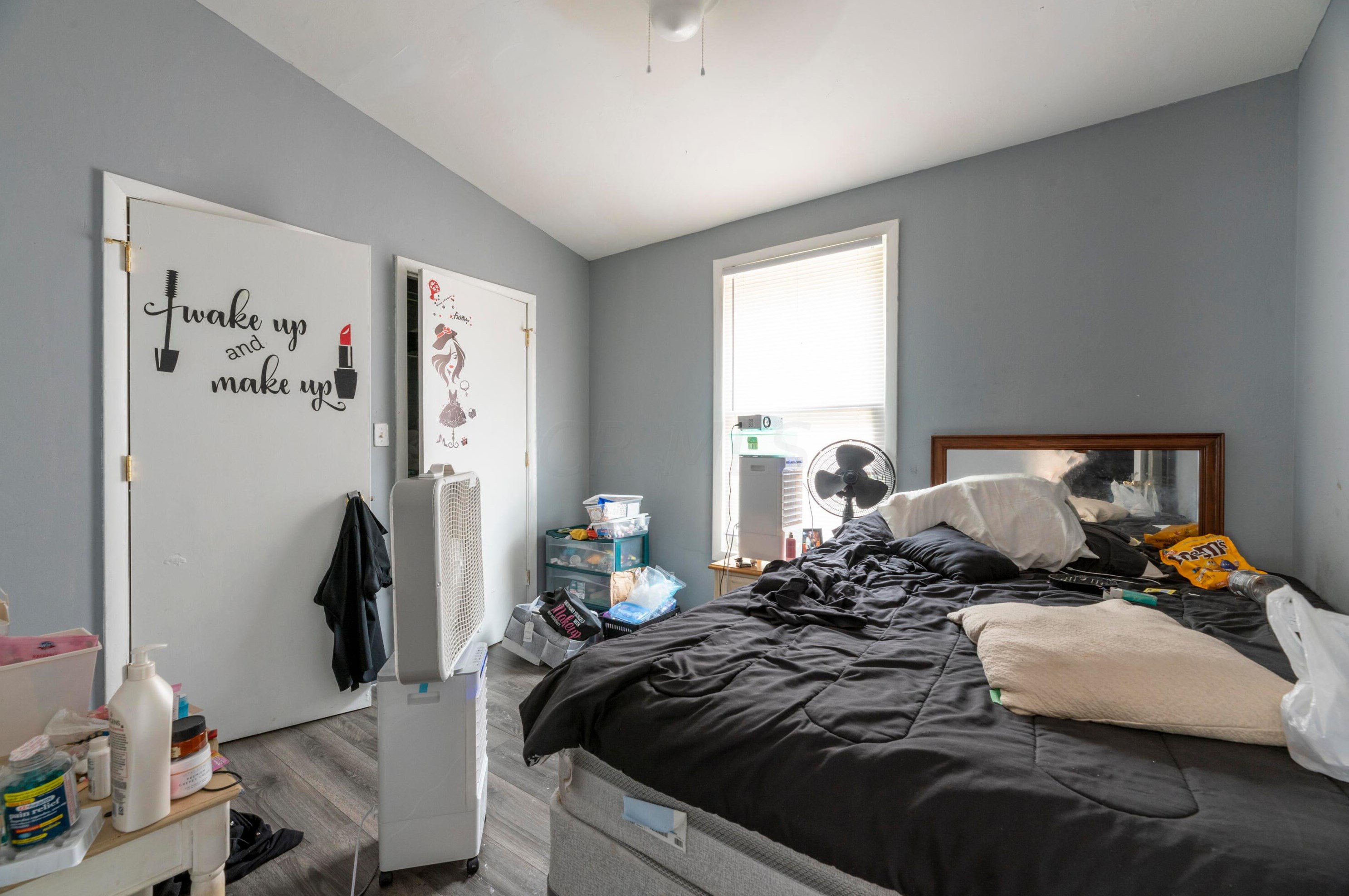 2445 Hiawatha St, Columbus OH  43211-1109 exterior