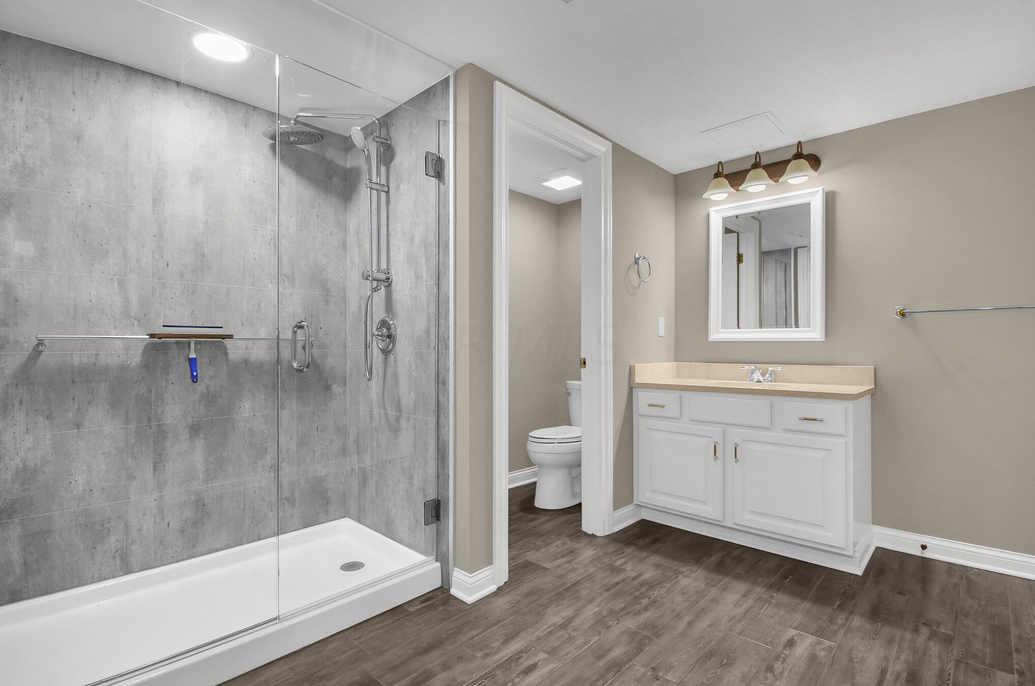 1917 Lake Shore Dr, Columbus OH 43204-4963 exterior