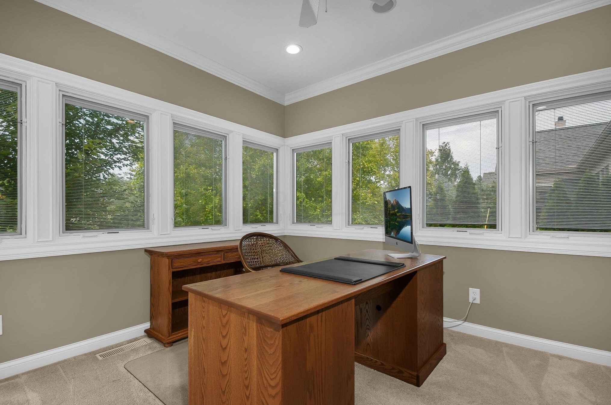 1917 Lake Shore Dr, Columbus OH 43204-4963 exterior