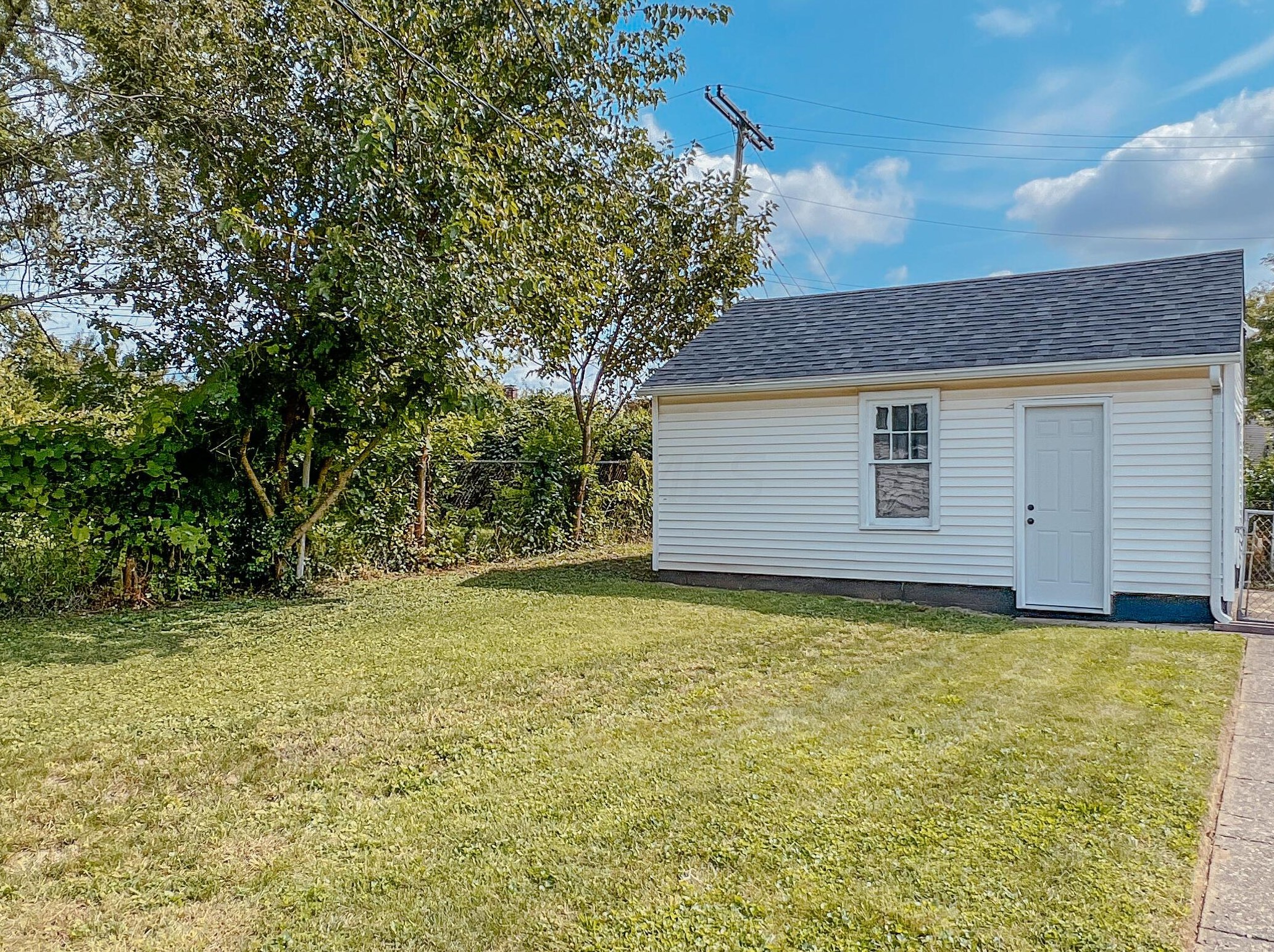 2265 Homewood Ave, Columbus OH 43223-1728 exterior