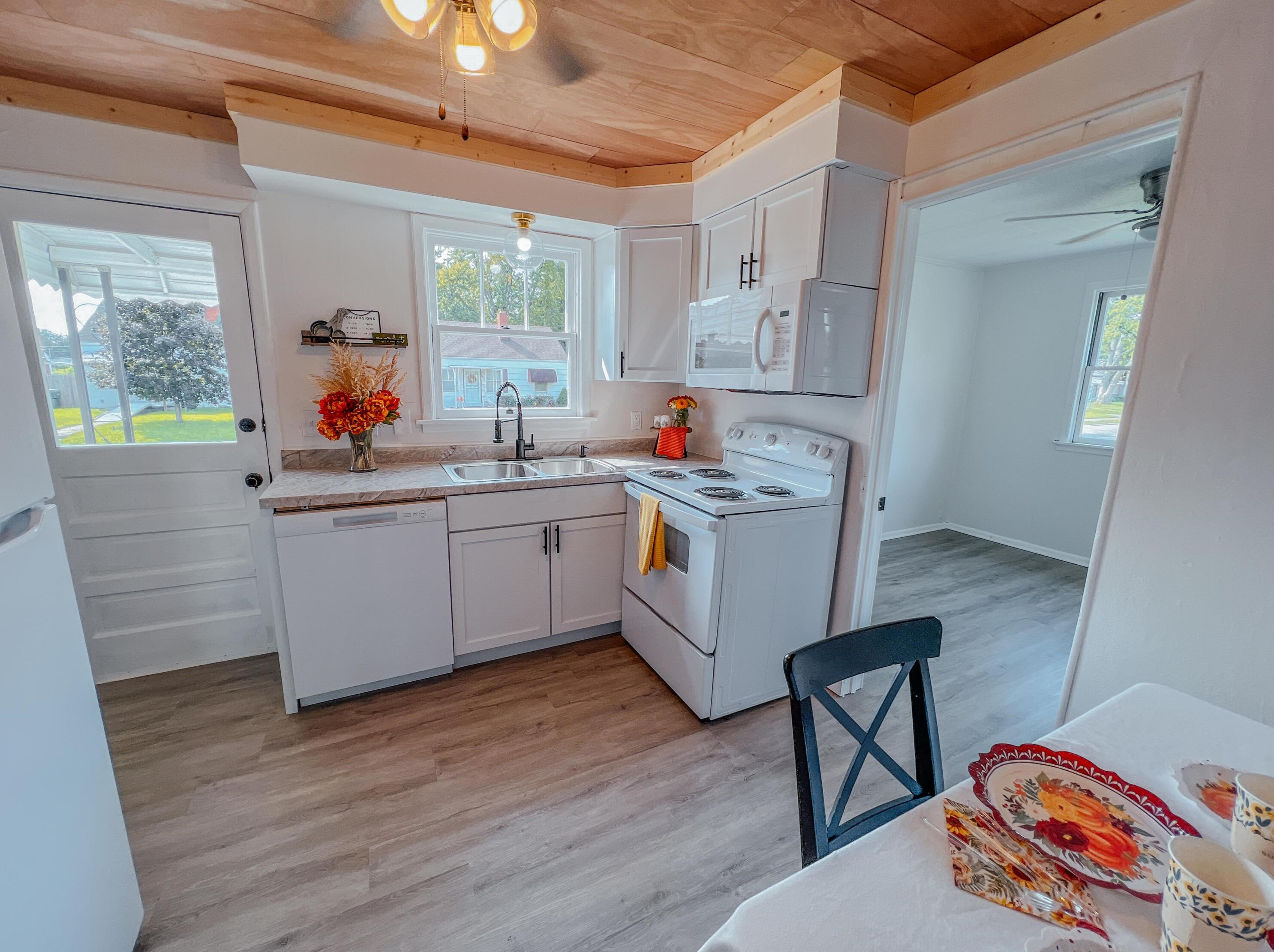 2265 Homewood Ave, Columbus OH 43223-1728 exterior