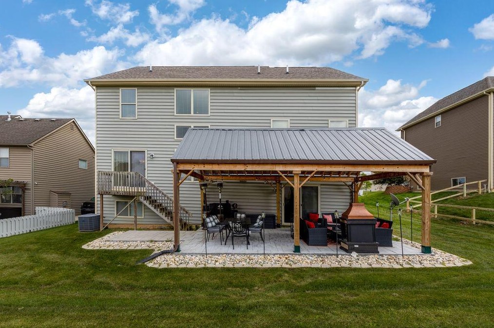 7551 Walnut Dr, Cnl Wnchstr OH 43110-8185 exterior