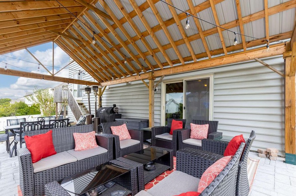 7551 Walnut Dr, Cnl Wnchstr OH 43110-8185 exterior