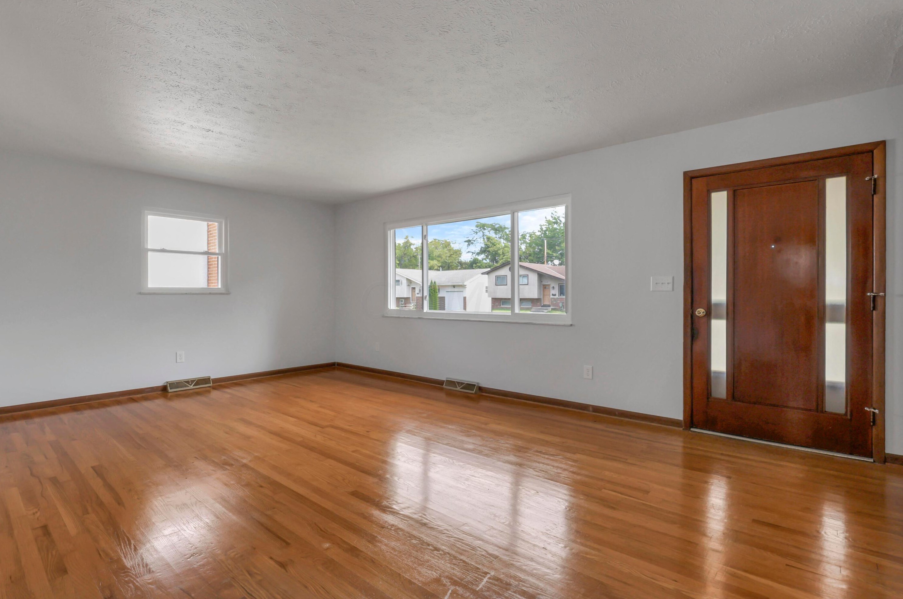 133 Rita Ct, Columbus OH 43213-1719 exterior