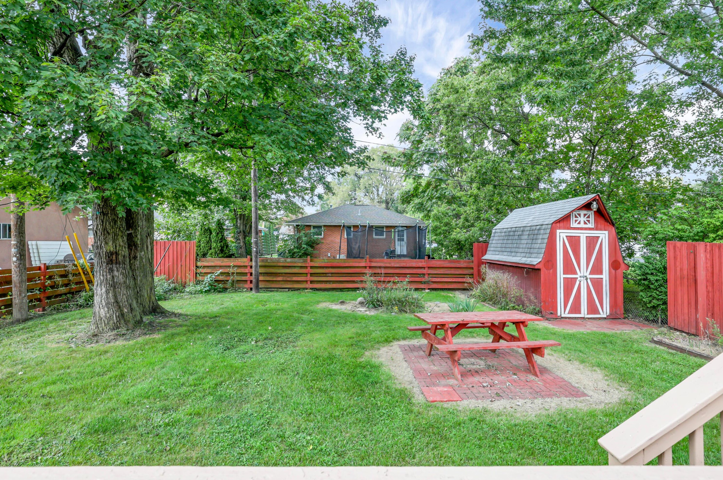 133 Rita Ct, Columbus OH 43213-1719 exterior