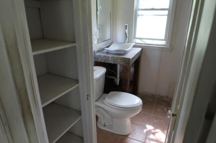 664 Rhoads Ave, Columbus OH  43205-2530 exterior