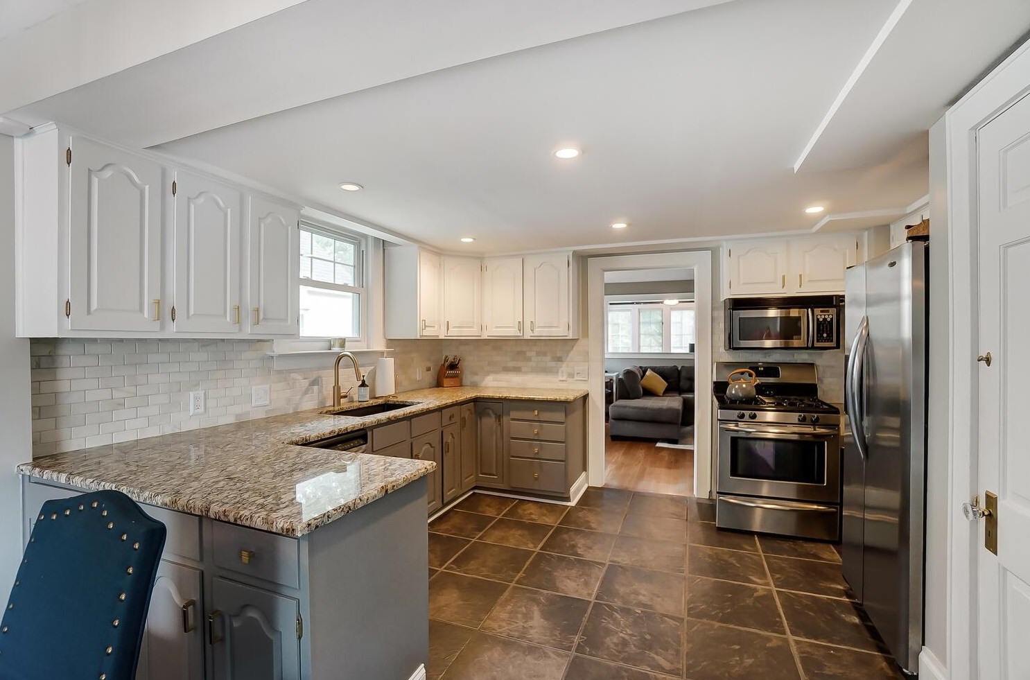 54 Gdn Rd, Columbus OH 43214-2236 exterior