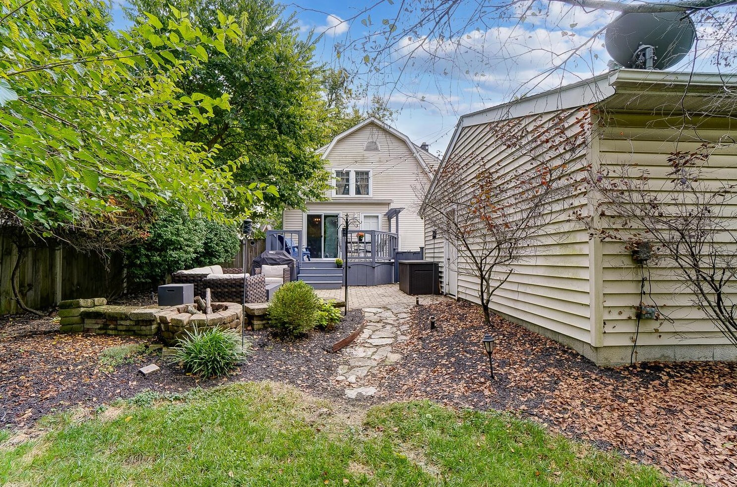 54 Gdn Rd, Columbus OH 43214-2236 exterior