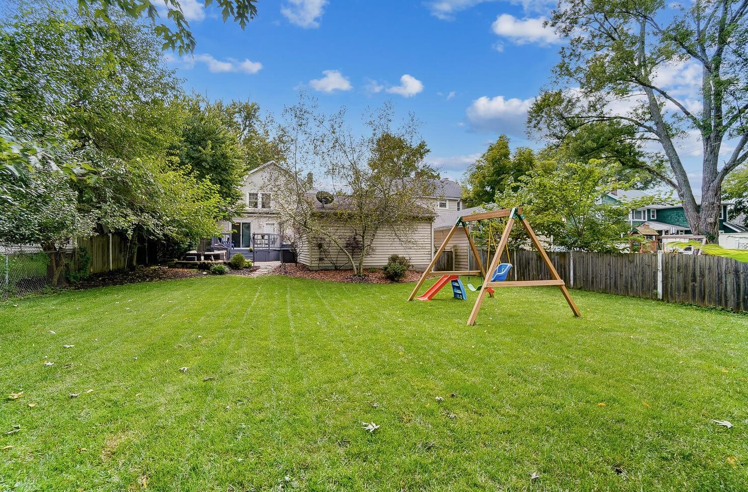 54 Gdn Rd, Columbus OH 43214-2236 exterior