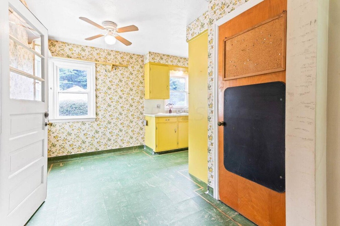 2910 Boving Rd, Lancaster OH 43130-4558 exterior