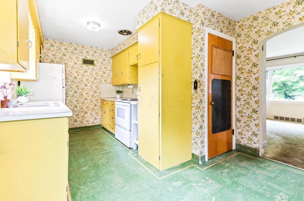 2910 Boving Rd, Lancaster OH 43130-4558 exterior