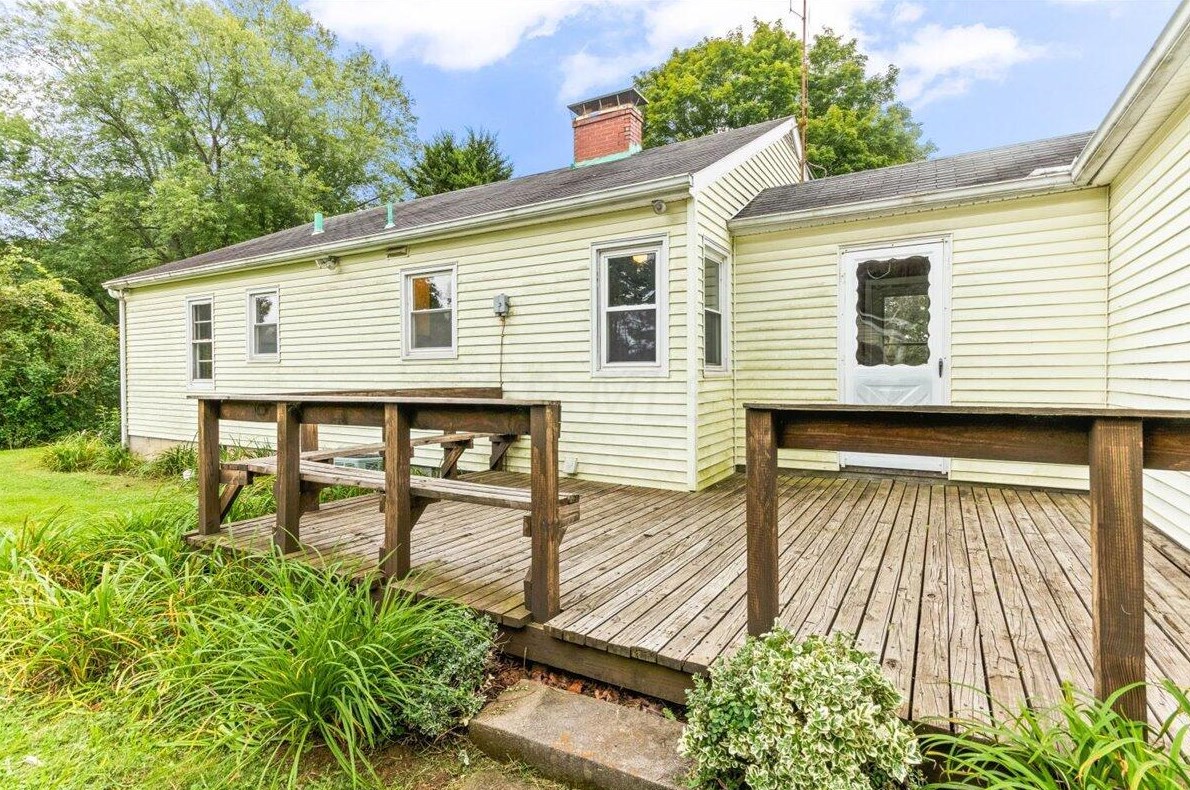 2910 Boving Rd, Lancaster OH 43130-4558 exterior