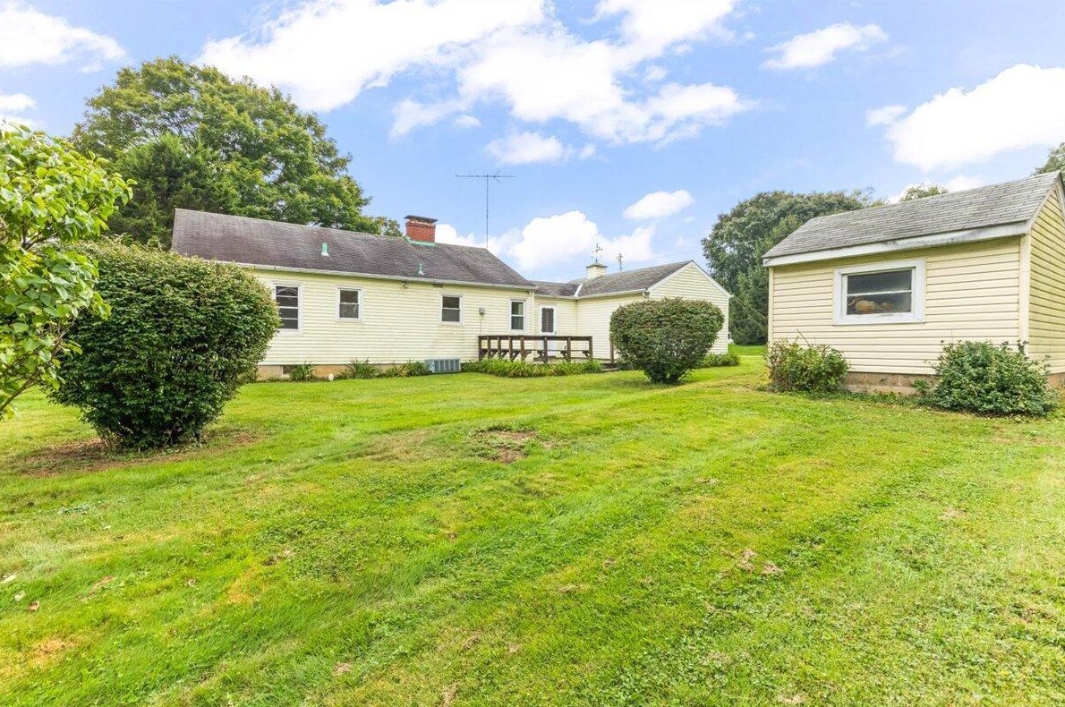 2910 Boving Rd, Lancaster OH 43130-4558 exterior