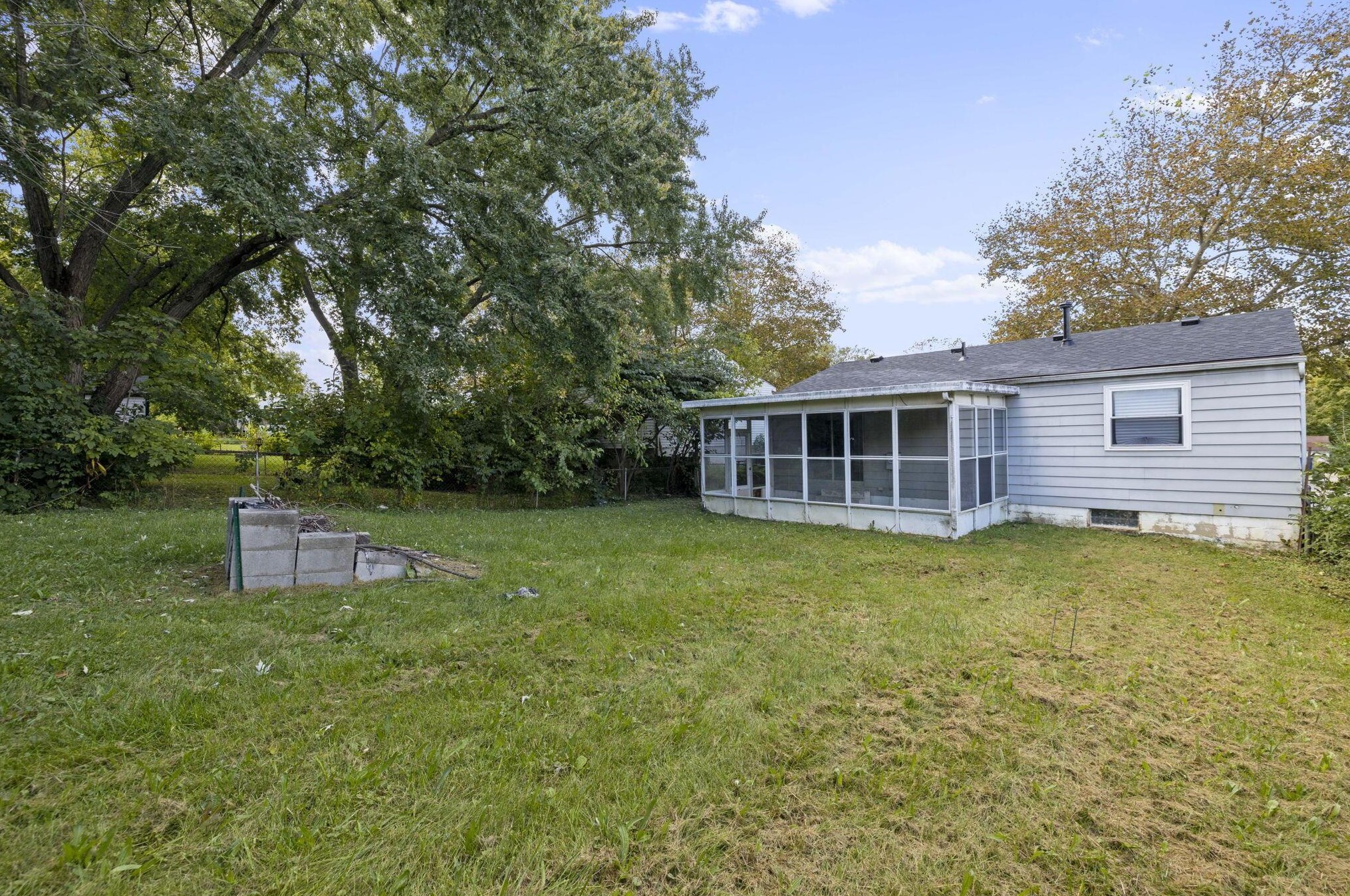 1670 Holw Run Dr, Columbus OH 43223-3413 exterior