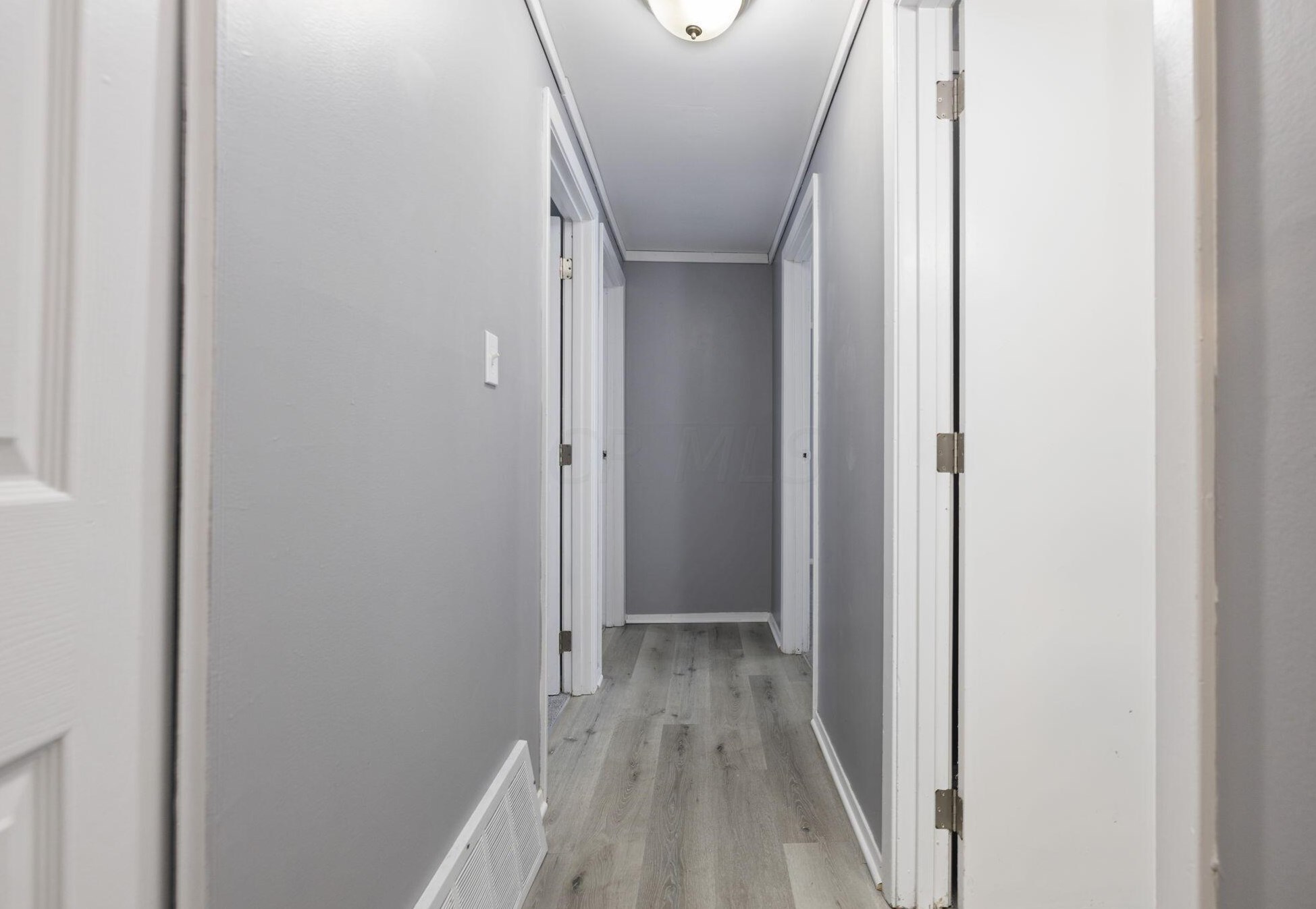 1670 Holw Run Dr, Columbus OH 43223-3413 exterior